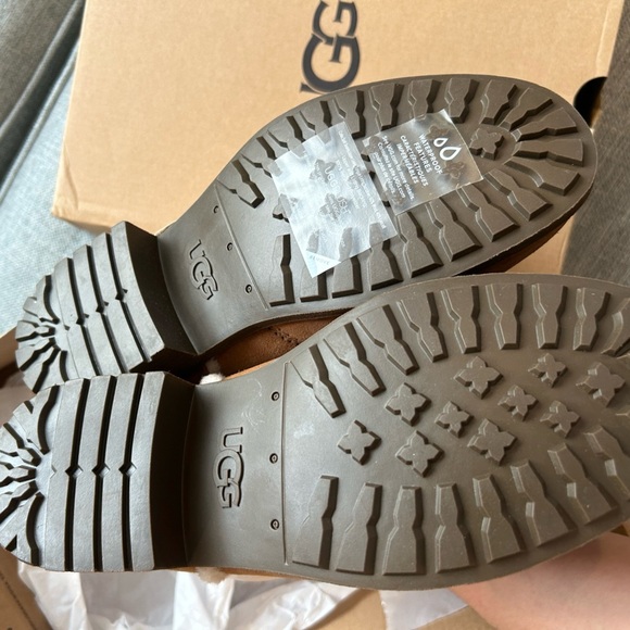 UGG Women’s Bodie Fur Lace Boot size 7 - Picture 9 of 10